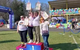 Kierownictwo stojące na podium