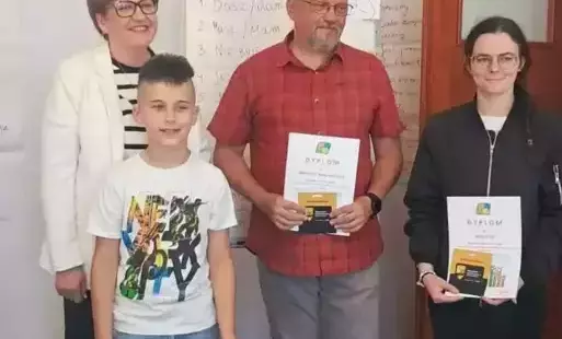 Uczestnicy konkursu i przewodnicząca