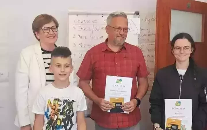 Zdjęcie do Wręczenie nagr&oacute;d dla laureat&oacute;w konkursu plastycznego